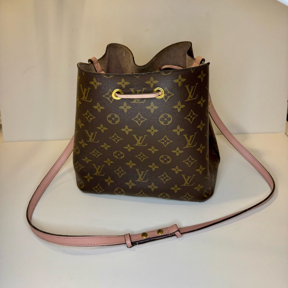 Louis Vuitton Neo Noe MM Monogram Rose Poudre w/COA - Picture 3 of 7